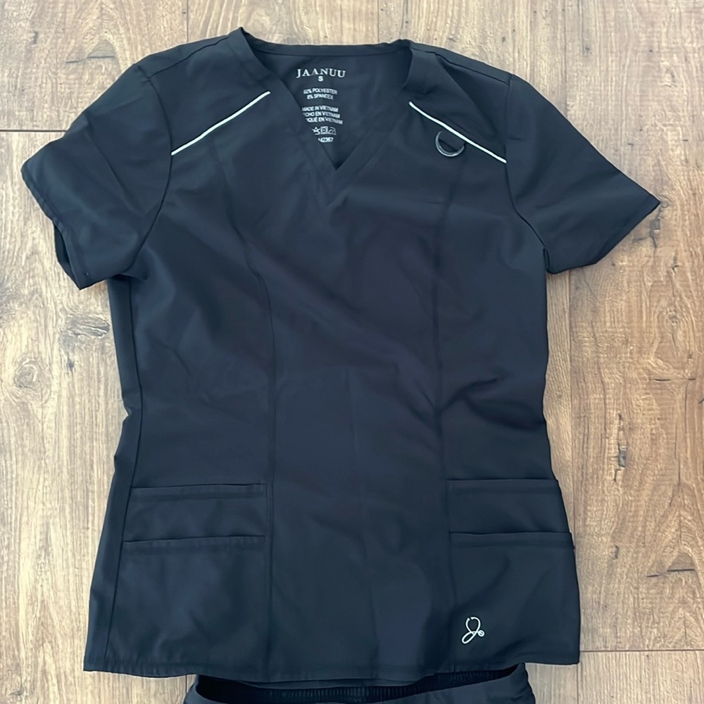 Jaanuu Scrub Set “athletic” wear - size small in black